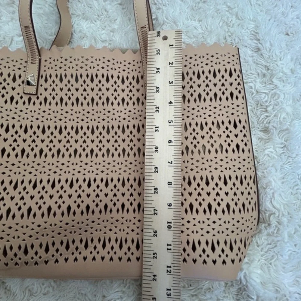 STELLA & DOT Elegant Tan Tote Bag - Picture 7 of 8